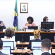 A PEC 27/2024, relatada por Orlando Silva (PCdoB), prevê fundo de R$ 20 bilhões para reparação racial, gerido por conselho composto por ONGs. Imagem referente a matéria